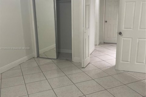 Condominio en alquiler en Miami, Florida, 1 dormitorio, 62.34 m2 № 1956943 - foto 10