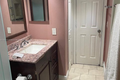 Condominio en alquiler en Miami, Florida, 1 dormitorio, 62.34 m2 № 1956943 - foto 14