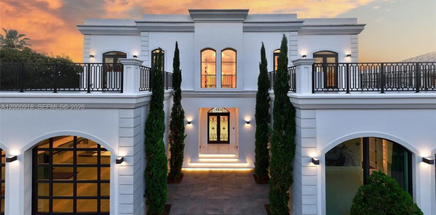 Casa en Fort Lauderdale, Florida 10 dormitorios, 896.97 m2 № 2076075