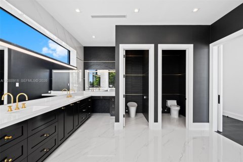 Casa en venta en Fort Lauderdale, Florida, 10 dormitorios, 896.97 m2 № 2076075 - foto 14