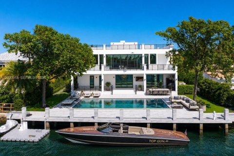 Casa en venta en Fort Lauderdale, Florida, 10 dormitorios, 896.97 m2 № 2076075 - foto 2