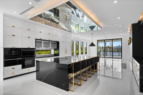 Casa en venta en Fort Lauderdale, Florida, 10 dormitorios, 896.97 m2 № 2076075 - foto 11