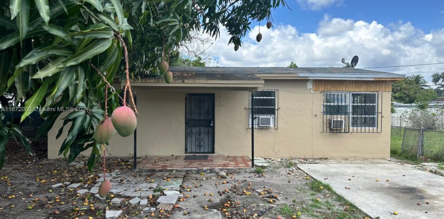 House in Miami Gardens, Florida 2 bedrooms, 88.26 sq.m. № 1867856