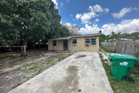 House in Miami Gardens, Florida 2 bedrooms, 88.26 sq.m. № 1867856 - photo 2
