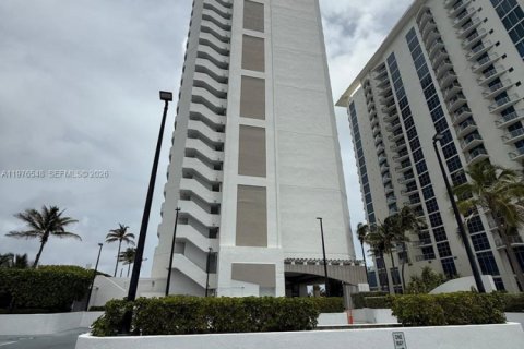 Condominio en venta en Sunny Isles Beach, Florida, 2 dormitorios, 132.85 m2 № 2042684 - foto 14