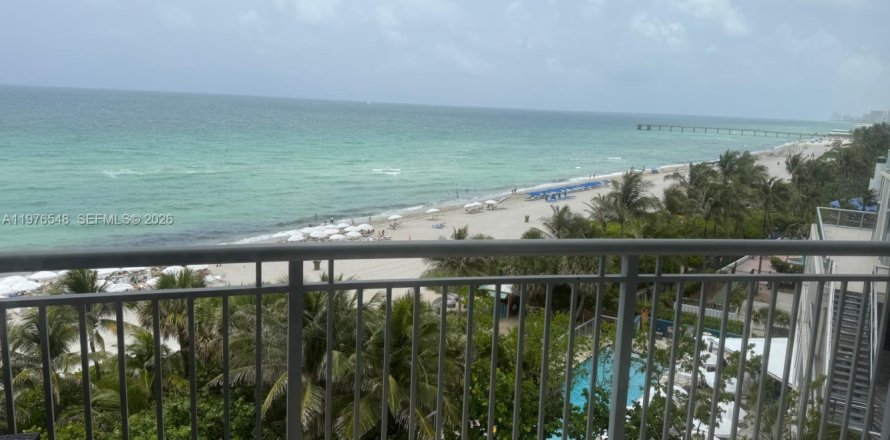 Condominio en Sunny Isles Beach, Florida, 2 dormitorios  № 2042684