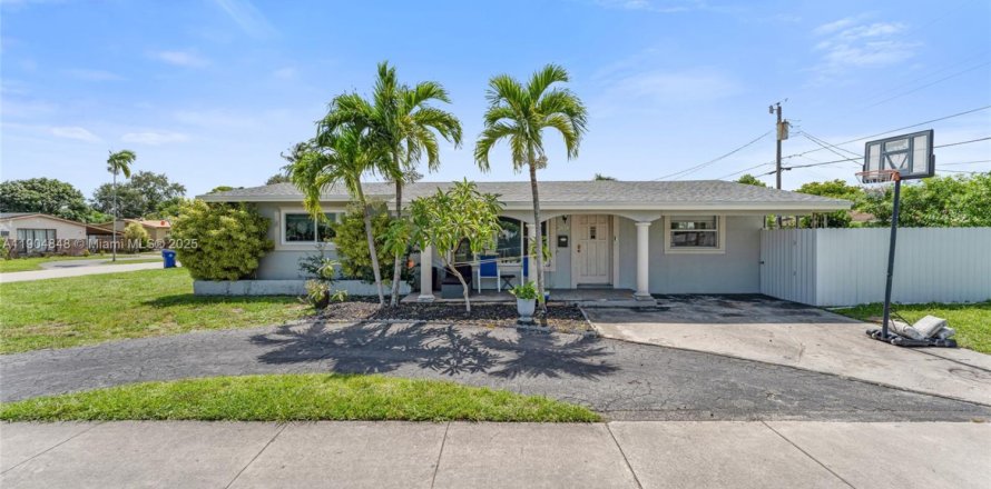 Дом в Мирамар, Флорида 3 спальни, 108.14м2 № 1957237