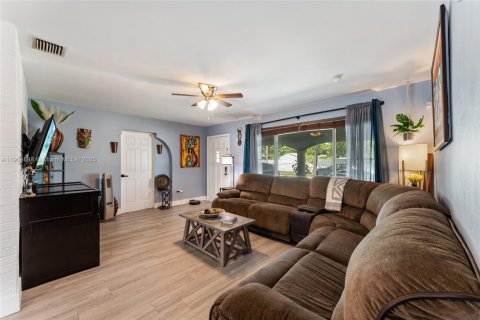 Купить виллу или дом в Мирамар, Флорида 3 спальни, 108.14м2, № 1957237 - фото 3