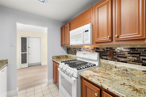 Condominio en venta en Saint Petersburg, Florida, 2 dormitorios, 110.09 m2 № 1569254 - foto 5