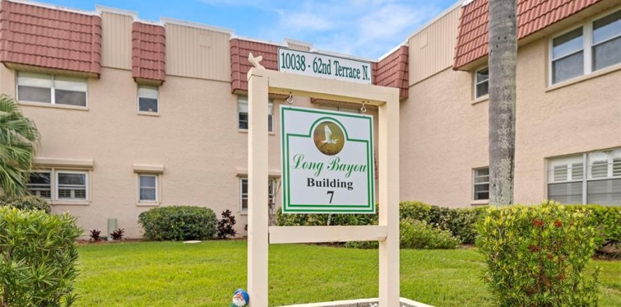 Condominio en Saint Petersburg, Florida, 2 dormitorios  № 1569254