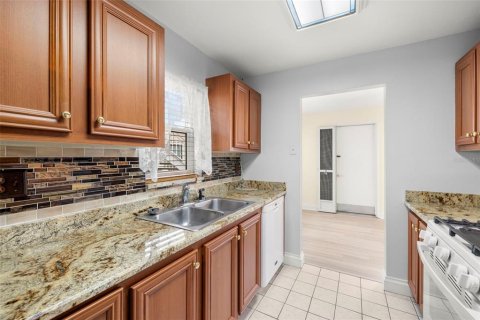 Condominio en venta en Saint Petersburg, Florida, 2 dormitorios, 110.09 m2 № 1569254 - foto 4