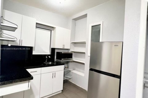 Immobilier commercial à louer à Miami, Floride: 27.87 m2 № 1967169 - photo 2