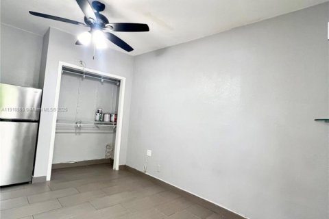 Immobilier commercial à Miami, Floride 27.87 m2 № 1967169