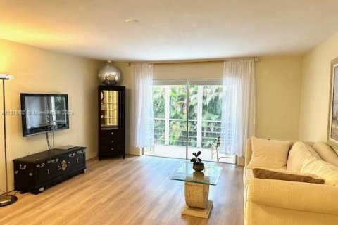 Copropriété à louer à Hallandale Beach, Floride: 1 chambre, 77.11 m2 № 1923427 - photo 2