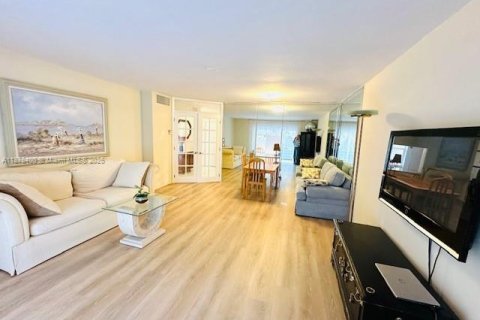 Copropriété à louer à Hallandale Beach, Floride: 1 chambre, 77.11 m2 № 1923427 - photo 3