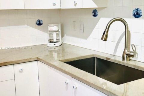 Copropriété à louer à Hallandale Beach, Floride: 1 chambre, 77.11 m2 № 1923427 - photo 17