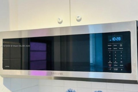 Copropriété à louer à Hallandale Beach, Floride: 1 chambre, 77.11 m2 № 1923427 - photo 12