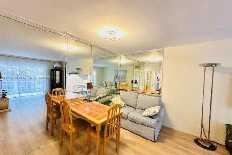 Copropriété à louer à Hallandale Beach, Floride: 1 chambre, 77.11 m2 № 1923427 - photo 5