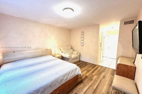 Copropriété à louer à Hallandale Beach, Floride: 1 chambre, 77.11 m2 № 1923427 - photo 24