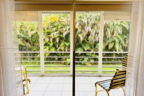 Copropriété à louer à Hallandale Beach, Floride: 1 chambre, 77.11 m2 № 1923427 - photo 1