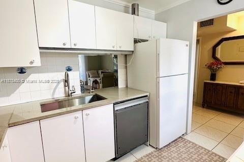 Copropriété à louer à Hallandale Beach, Floride: 1 chambre, 77.11 m2 № 1923427 - photo 10