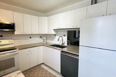 Copropriété à louer à Hallandale Beach, Floride: 1 chambre, 77.11 m2 № 1923427 - photo 9