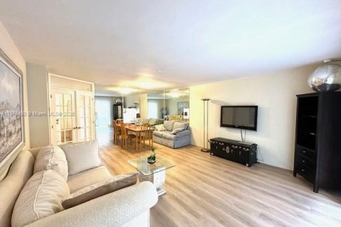 Copropriété à louer à Hallandale Beach, Floride: 1 chambre, 77.11 m2 № 1923427 - photo 4