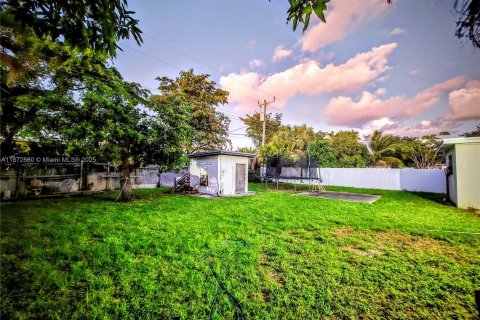 Casa en venta en North Miami, Florida, 4 dormitorios, 186.36 m2 № 1928173 - foto 8