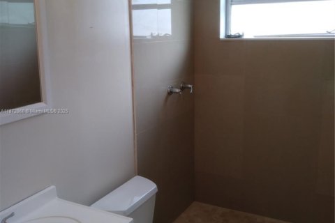 Casa en venta en North Miami, Florida, 4 dormitorios, 186.36 m2 № 1928173 - foto 6