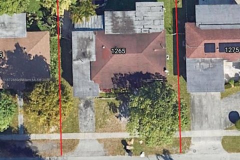 Casa en venta en North Miami, Florida, 4 dormitorios, 186.36 m2 № 1928173 - foto 3
