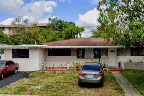 Casa en venta en North Miami, Florida, 4 dormitorios, 186.36 m2 № 1928173 - foto 4