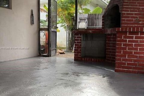 Casa en venta en North Miami, Florida, 4 dormitorios, 186.36 m2 № 1928173 - foto 10