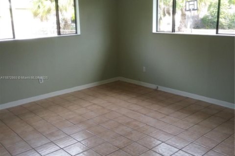 Casa en venta en North Miami, Florida, 4 dormitorios, 186.36 m2 № 1928173 - foto 5