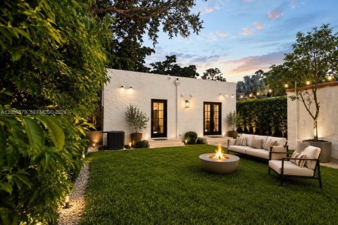 House in Coral Gables, Florida 2 bedrooms, 111.67 sq.m. № 2189528 - photo 17