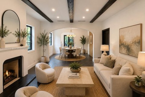 House in Coral Gables, Florida 2 bedrooms, 111.67 sq.m. № 2189528 - photo 2