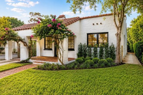 House in Coral Gables, Florida 2 bedrooms, 111.67 sq.m. № 2189528