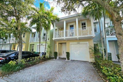 Снять в аренду таунхаус в Дорал, Флорида 3 спальни, 188.87м2, № 1975218 - фото 27