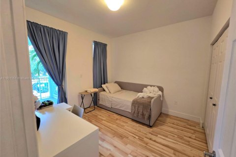 Снять в аренду таунхаус в Дорал, Флорида 3 спальни, 188.87м2, № 1975218 - фото 23