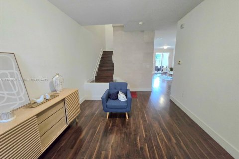 Снять в аренду таунхаус в Дорал, Флорида 3 спальни, 188.87м2, № 1975218 - фото 6