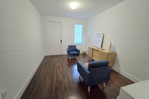 Снять в аренду таунхаус в Дорал, Флорида 3 спальни, 188.87м2, № 1975218 - фото 5