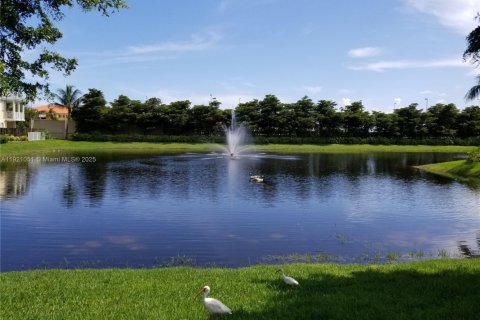 Снять в аренду таунхаус в Дорал, Флорида 3 спальни, 188.87м2, № 1975218 - фото 29