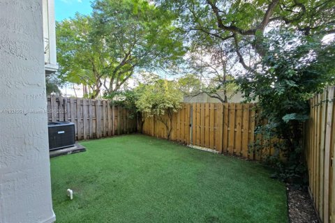 Снять в аренду таунхаус в Дорал, Флорида 3 спальни, 188.87м2, № 1975218 - фото 11