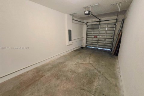 Снять в аренду таунхаус в Дорал, Флорида 3 спальни, 188.87м2, № 1975218 - фото 26