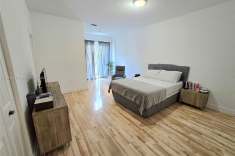 Снять в аренду таунхаус в Дорал, Флорида 3 спальни, 188.87м2, № 1975218 - фото 16