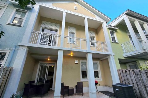 Снять в аренду таунхаус в Дорал, Флорида 3 спальни, 188.87м2, № 1975218 - фото 25