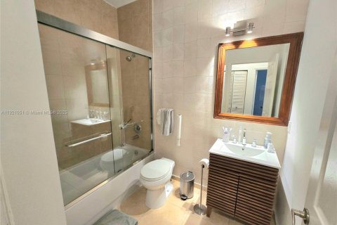Снять в аренду таунхаус в Дорал, Флорида 3 спальни, 188.87м2, № 1975218 - фото 21