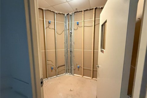 Снять в аренду коммерческую недвижимость в Пунта-Горда, Флорида 901.9м2, № 1513674 - фото 14