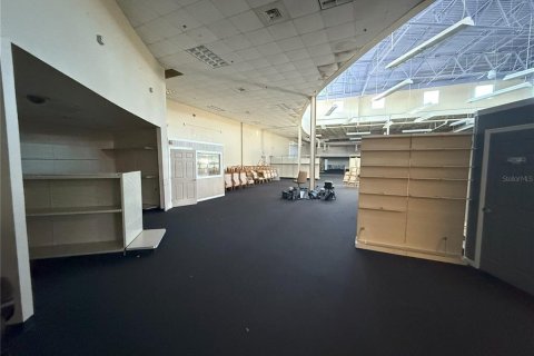 Снять в аренду коммерческую недвижимость в Пунта-Горда, Флорида 901.9м2, № 1513674 - фото 17