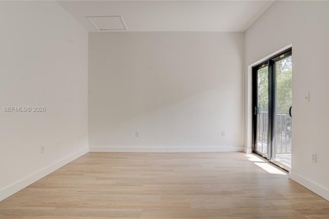 House in Miami, Florida 1 bedroom, 60.39 sq.m. № 2402226 - photo 12