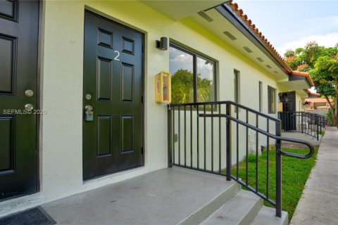 House in Miami, Florida 1 bedroom, 60.39 sq.m. № 2402226 - photo 2